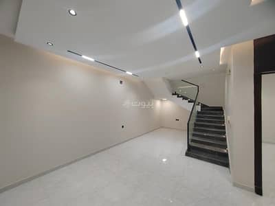 3 Bedroom Floor for Sale in East Riyadh, Riyadh - You own a بنت هاوس in the Mon­siyah neighborhood near all services for sale, with an apartment price