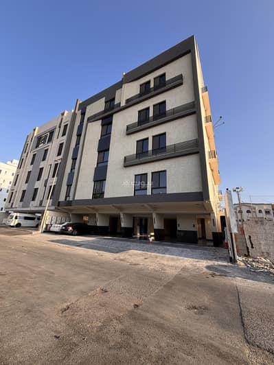 4 Bedroom Apartment for Sale in North Jeddah, Jeddah - A luxurious apartment for ownership in Al-Safa neighborhood comprising 4 rooms in a prime location near Prince Majeed Street and Saud Al-Faisal