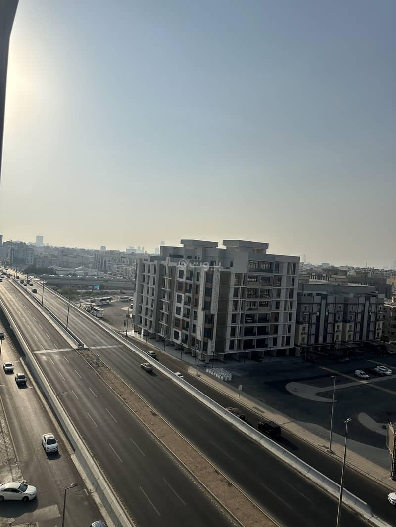 A luxurious apartment on the top floor, a living room and a terrace overlooking Saudi Al-Faisal Street (Kibari Square). A luxurious apartment on the top floor, a living room and a terrace overlooking Saudi Al-Faisal Street (Kibari Square).
