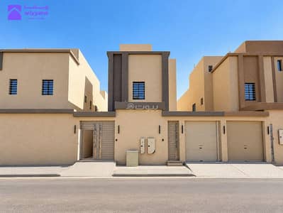 4 Bedroom Floor for Sale in South Riyadh, Riyadh - First-Floor Residence with Separate Entrances and an Upper-Floor Apartment for Sale | Taibah District