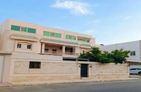 10+ Beds Villa for Sale in North Jeddah, Jeddah - 10-bedroom villa for sale in Al Hamra, Jeddah