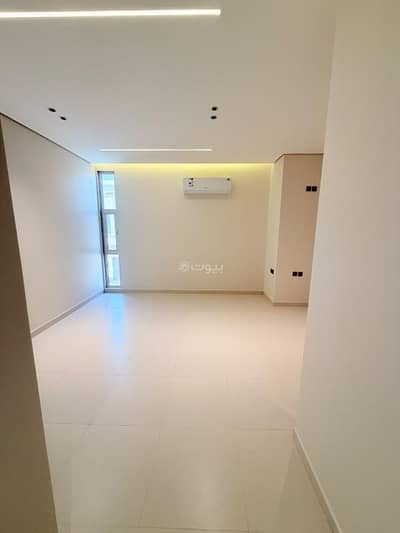 4 Bedroom Floor for Rent in North Riyadh, Riyadh - A luxurious one and a half floors (or 1.5-storey) role? half? Not sure. The original Arabic: 'دور ونصف فاخر بموقع متميز للإيجار في حي النرجس' translates to: 'A luxurious 1.5-storey villa with a premier location for rent in Al-Nasr neighborhood. '