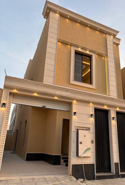 3 Bedroom Floor for Sale in South Riyadh, Riyadh - A distinctive dessert role