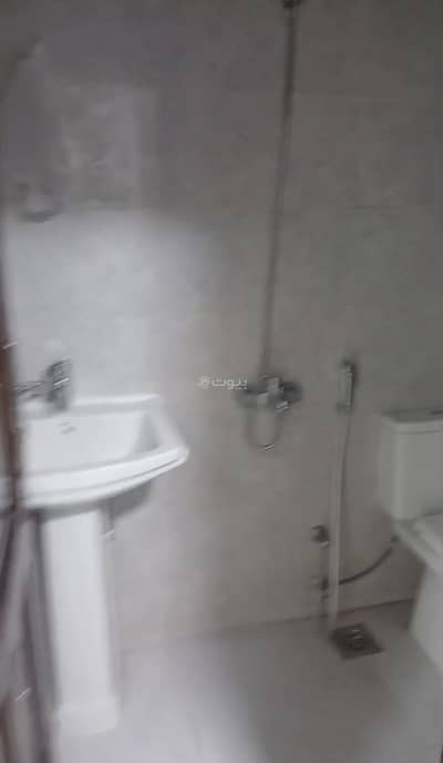 Room for Rent in Al Ranuna, Madina - A bachelor room for rent in Al-Tilal, Medina (Madinah) Room for Rent in Al Ranuna, Madina - A bachelor room for rent in Al-Tilal, Medina (Madinah)
