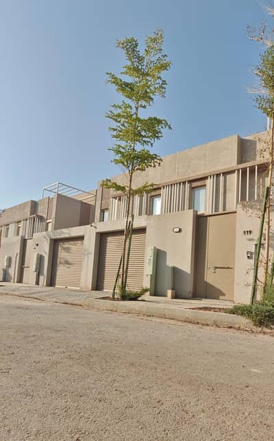 فیلا 5 غرف نوم للايجار في شمال الرياض، الرياض - فيلا للإيجار | حي مطار الملك خالد – الرياض