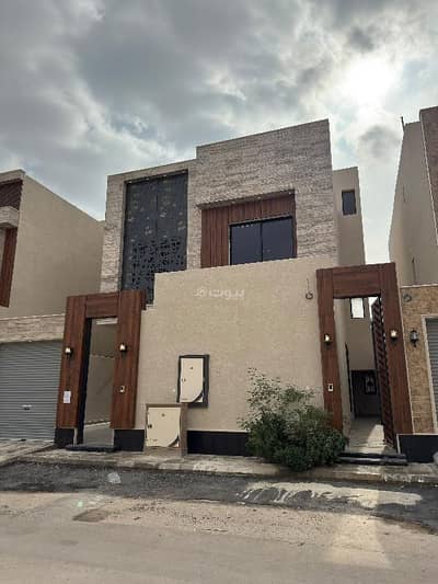 4 Bedroom Floor for Sale in East Riyadh, Riyadh - Ground-level townhouse with a private entrance in Al-Rimal neighborhood, Talal