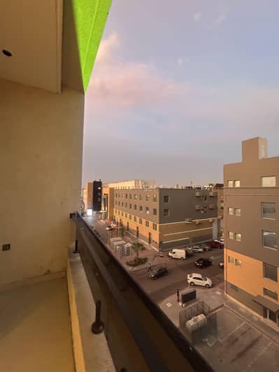 3 Bedroom Apartment for Rent in North Jeddah, Jeddah - 3-bedroom apartment for rent in Al-Salama 2, with a fitted kitchen and built-in air conditioners 3 Bedroom Apartment for Rent in North Jeddah, Jeddah - 3-bedroom apartment for rent in Al-Salama 2, with a fitted kitchen and built-in air conditioners