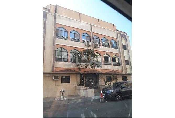 عمارة سكنية وفيلا روف | 620م2 للبيع في الروضة، شمال جدة