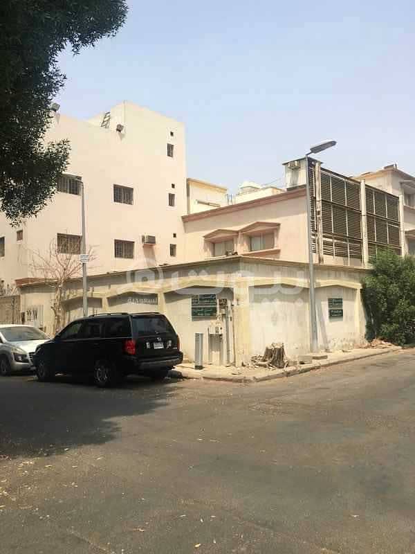 Villa For Sale In Al Hamraa District, Middle Of Jeddah