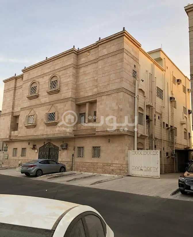 عمارة سكنية 3 أدوار و ملحق للبيع في الربوة، شمال جدة