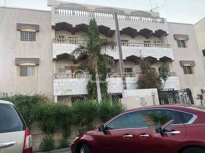 Residential building for sale in Mishrifah, north of Jeddah| 810 sqm