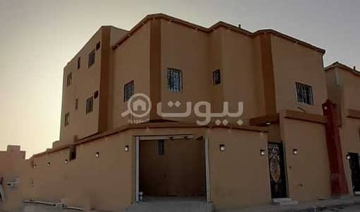 فیلا 5 غرف نوم للبيع في الرياض، منطقة الرياض - للبيع فيلا درج صالة وشقتين في حي طيبة، جنوب الرياض