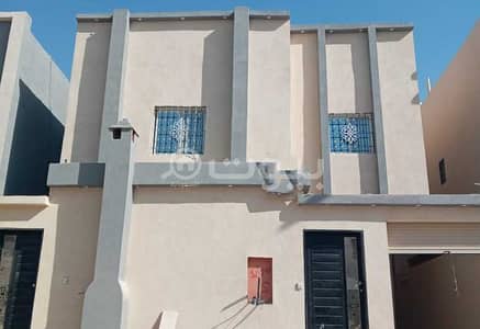 5 Bedroom Villa for Sale in Riyadh, Riyadh Region - Villa stairway in hall and apartment for sale in Taybah, South of Riyadh