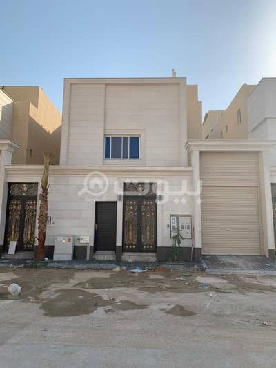 دور 3 غرف نوم للايجار في الرياض، منطقة الرياض - أدوار عدد 4 للإيجار بحي النرجس بالرياض | 180م2