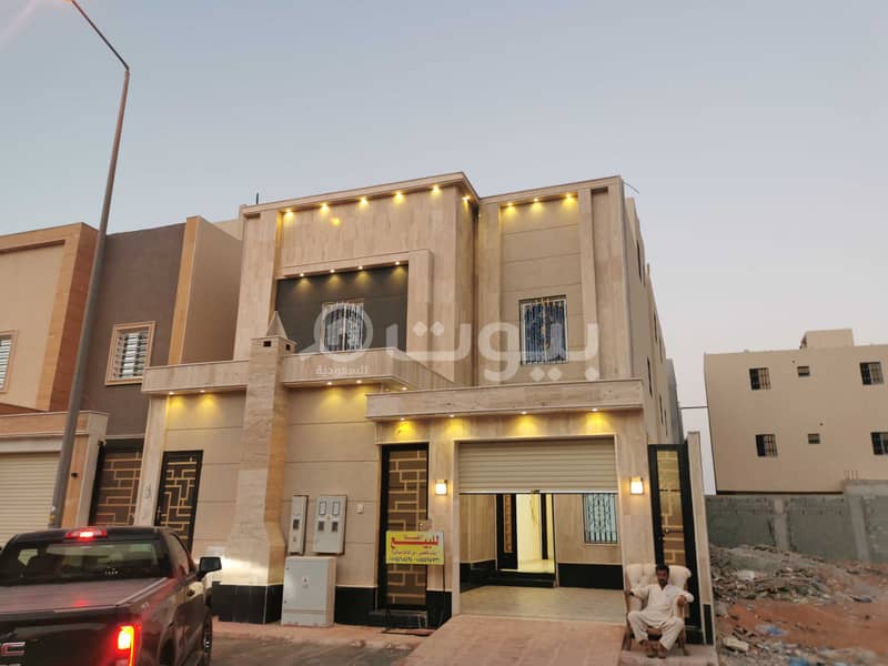 Villa stairs and 2 apartments for sale in scheme 38, Al Munsiyah, East Riyadh