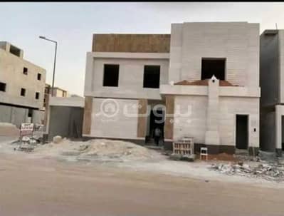 4 Bedroom Villa for Sale in Al Rayn, Riyadh Region - Internal Staircase Villa And 2 Apartments For Sale In Al Qadiesiyah, East of Riyadh