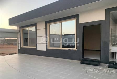 4 Bedroom Villa for Sale in Hail, Hail Region - Floor with the possibility of establishing 2 apartments for sale in Al Khuzama, Hail