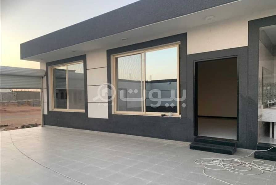 Floor with the possibility of establishing 2 apartments for sale in Al Khuzama, Hail