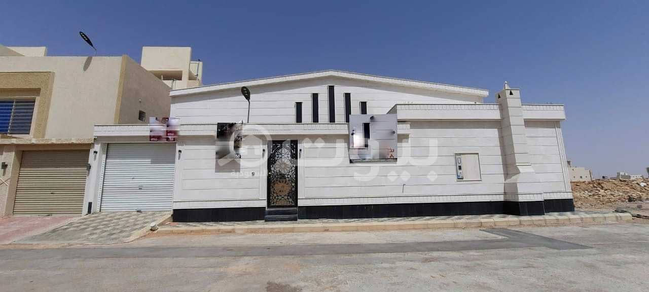 Floor With The Possibility Of Establishing 3 Apartments For Sale In Al Mahdiyah, West Riyadh