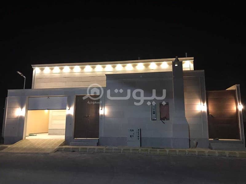 Floor with the availability of establishing 3 apartments for sale in Al Maihdiyah, west of Riyadh