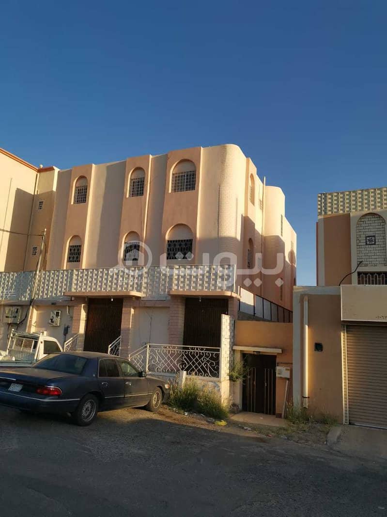 عمارة دورين وملحق سكنية للبيع في العزيزية، خميس مشيط