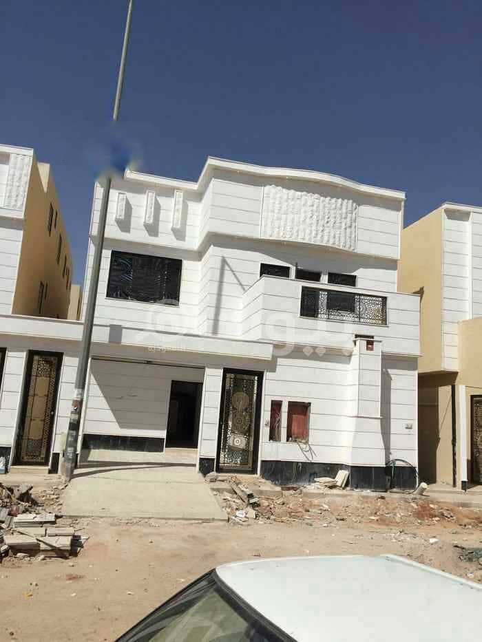 Internal staircase villa and 2 apartments for sale in Al Sharq, East Riyadh