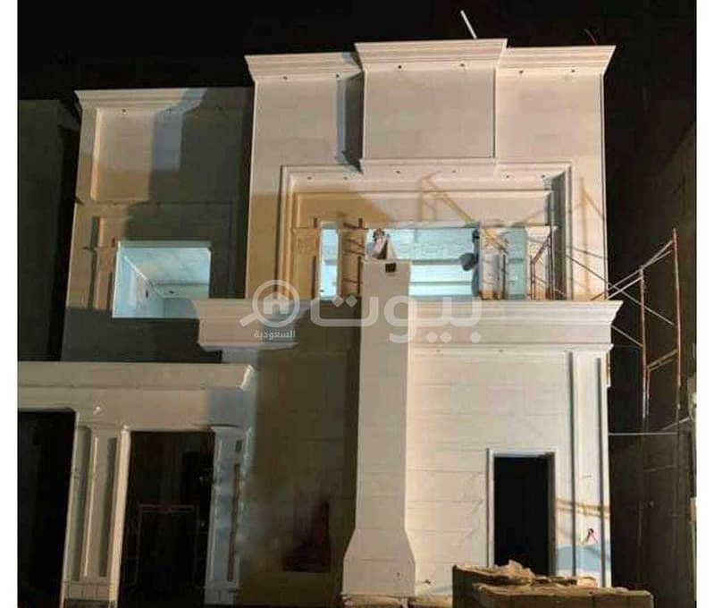 Internal staircase villa and 2 apartments for sale in Al Maizilah district, east of Riyadh | 498 sqm