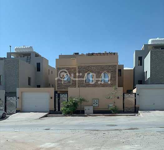 فيلا درج صالة مع شقة مودرن للبيع في الملقا، شمال الرياض