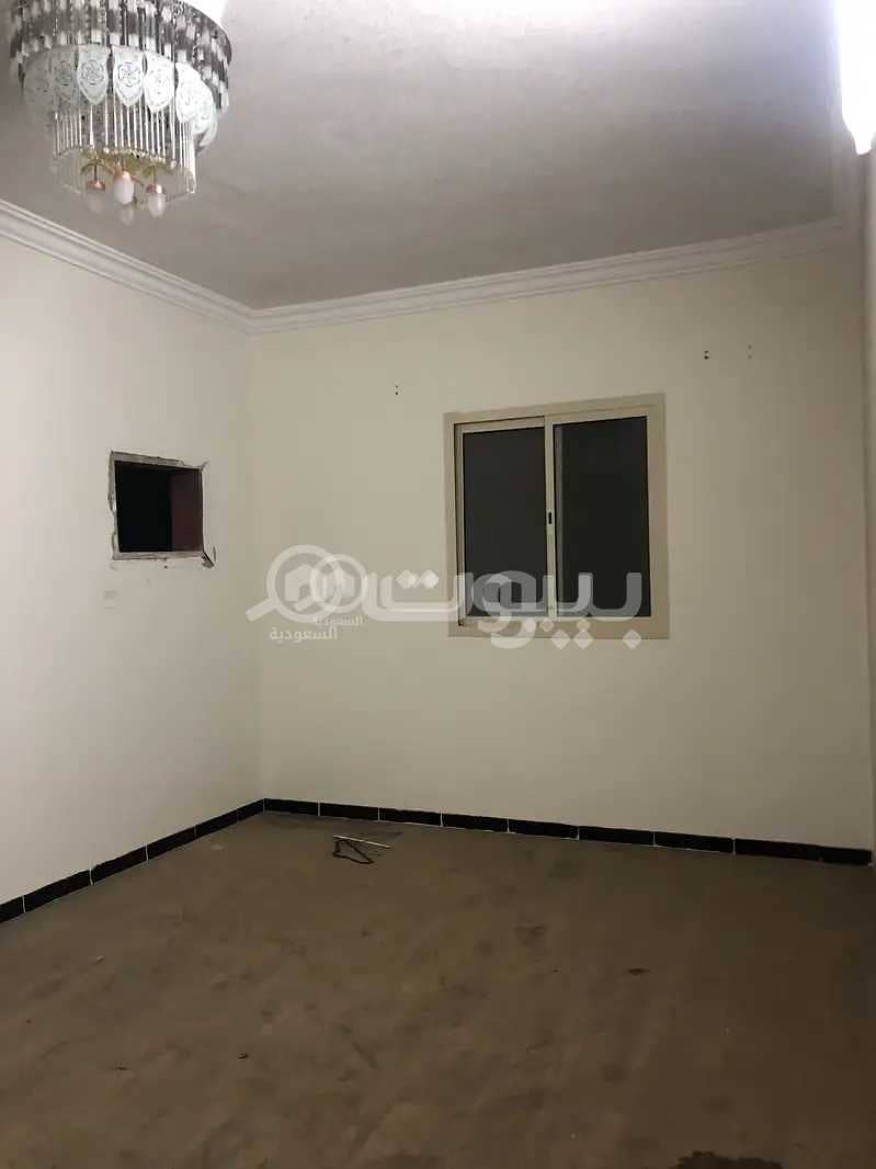 شقة سطح و4 غرف للإيجار بالرمال شرق الرياض