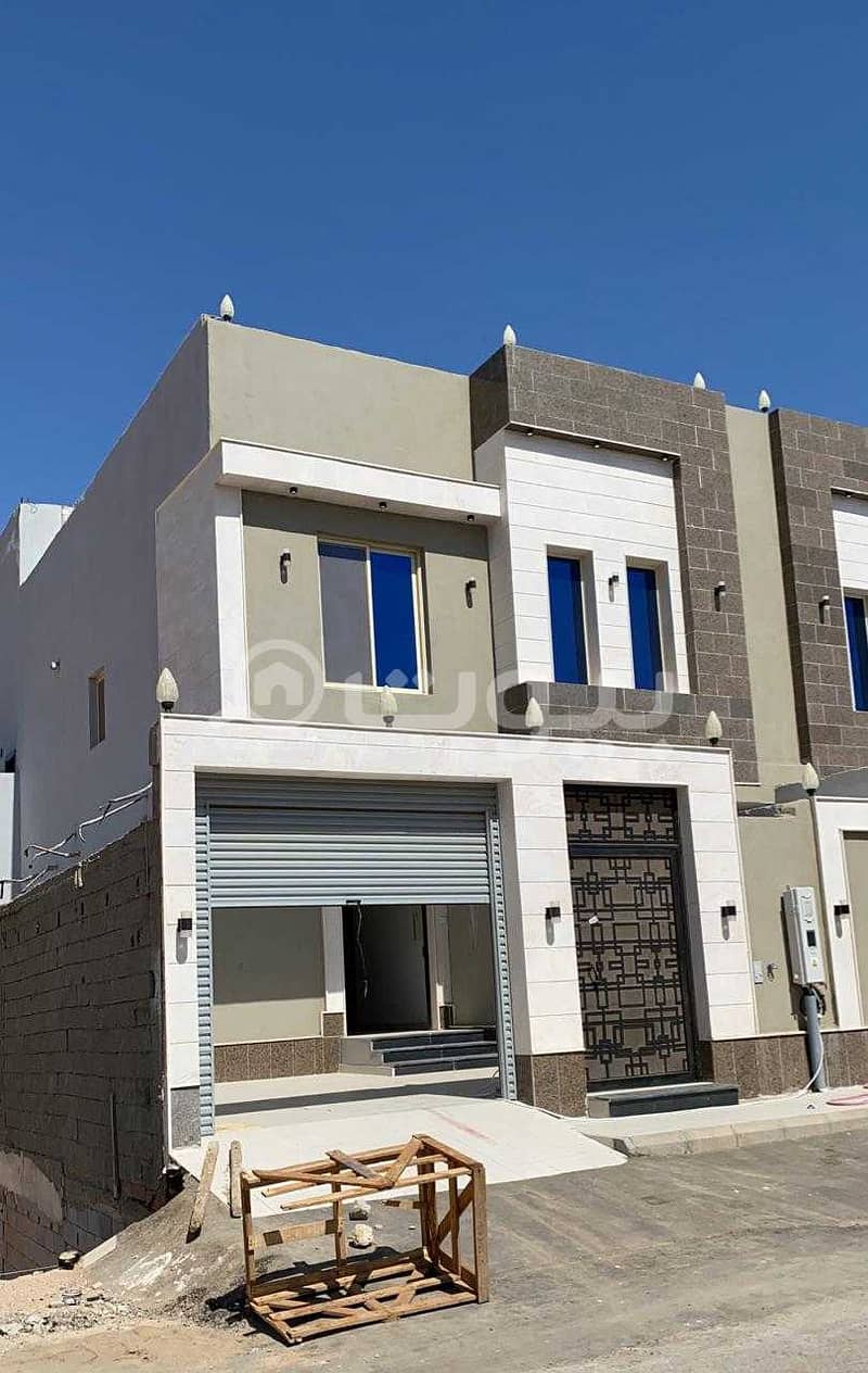 Villa 2 floors and an annex for sale in Al Hamdaniyah, north of Jeddah| 300 sqm