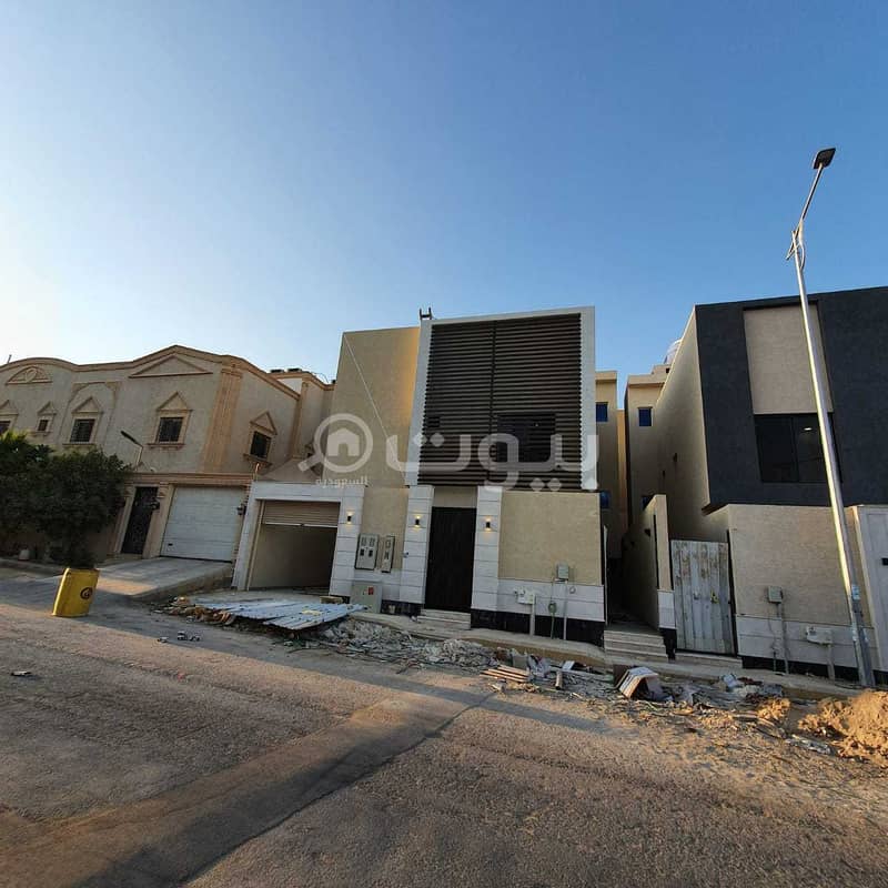 3 فلل بتصميم مودرن للبيع في النرجس، شمال الرياض | مع شقة بالسطح