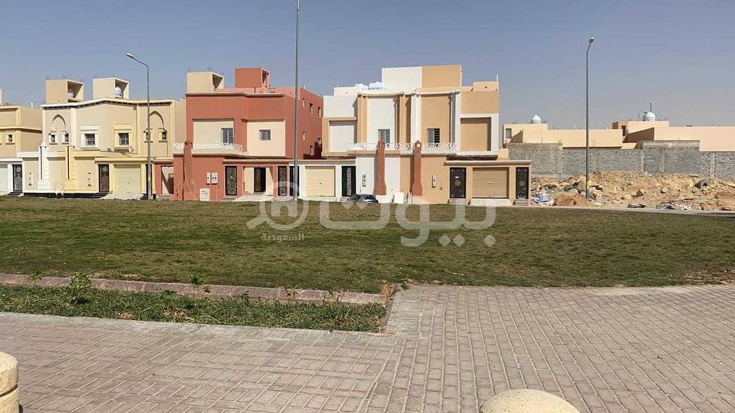 An internal staircase villa with park for sale in Al Dar Al Baida, south of Riyadh