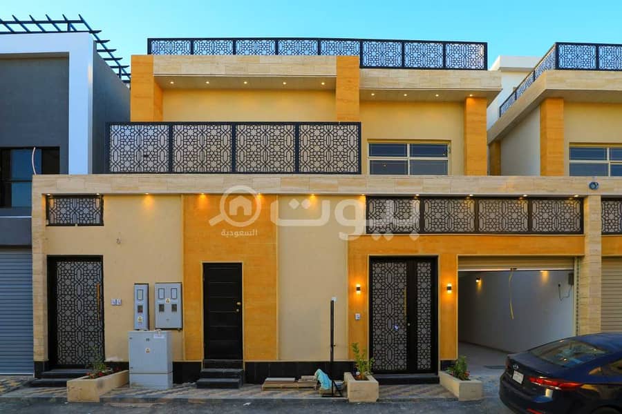 Internal staircase villa and 2 apartments for sale in Al Munsiyah, East Riyadh