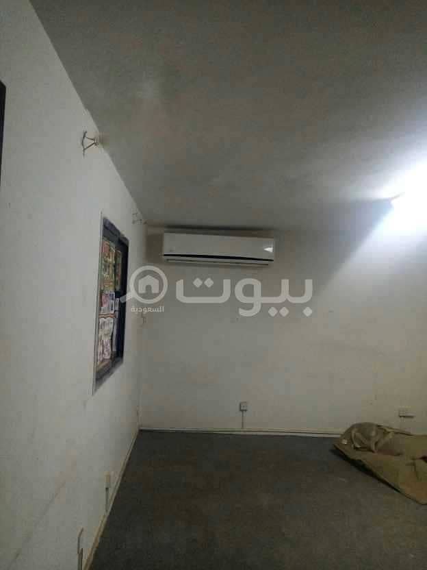 للإيجار شقة عوائل مع سطح عوائل في المرسلات، شمال الرياض