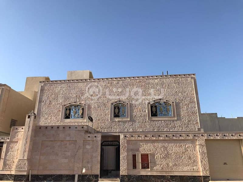 Villa with roof and annex for sale in Dhahrat Laban, West Riyadh