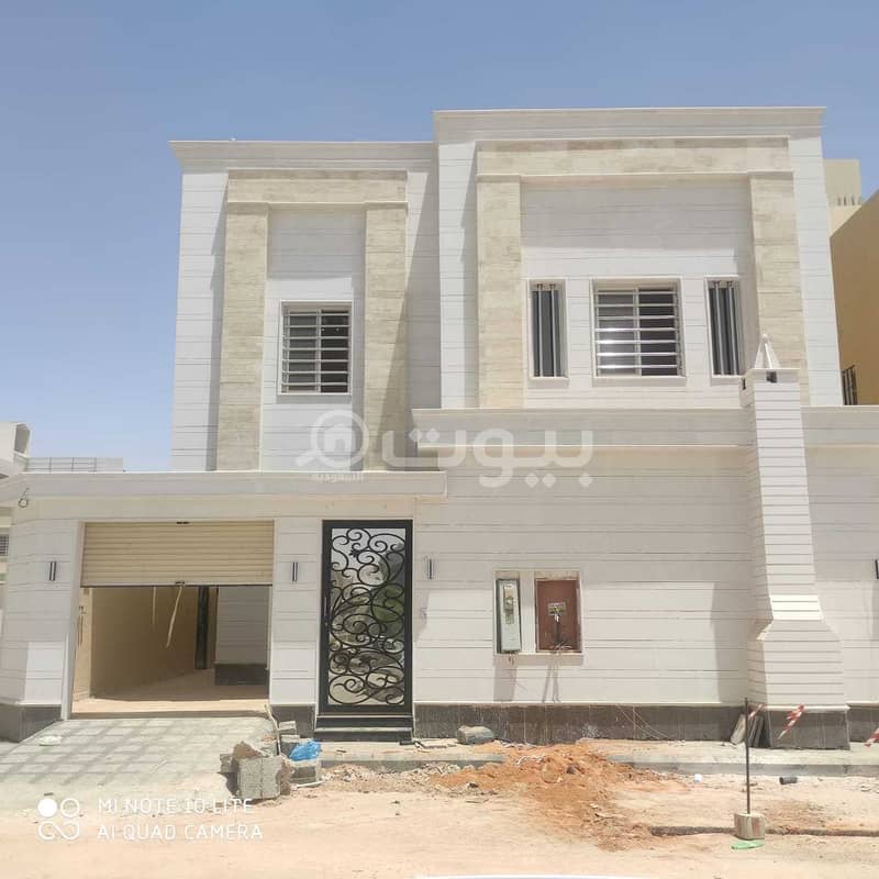 Villa with internal staircase and two apartments for sale in Al Qadisiyah, east of Riyadh