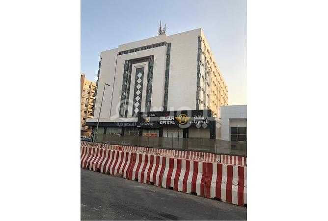 مبنى سكني تجاري للبيع على طريق العليا، شمال الرياض
