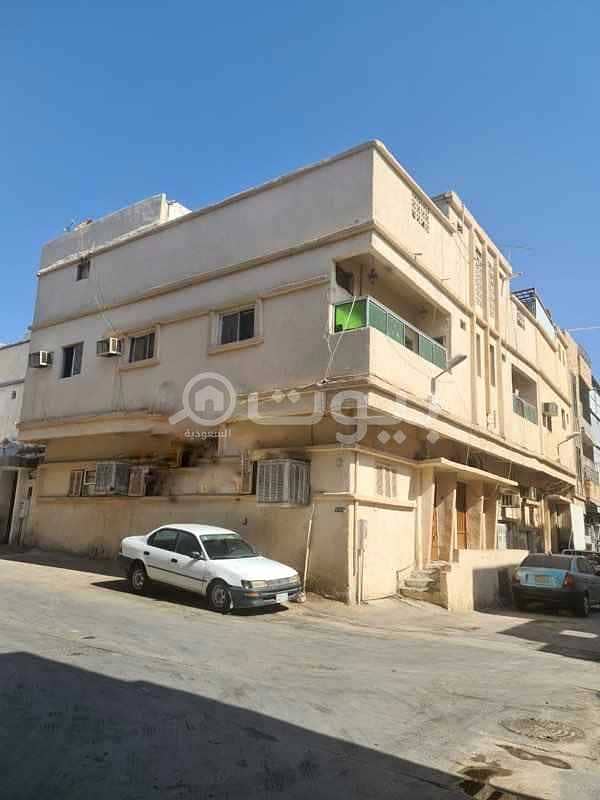 Residential building for sale in Manfuhah, central Riyadh