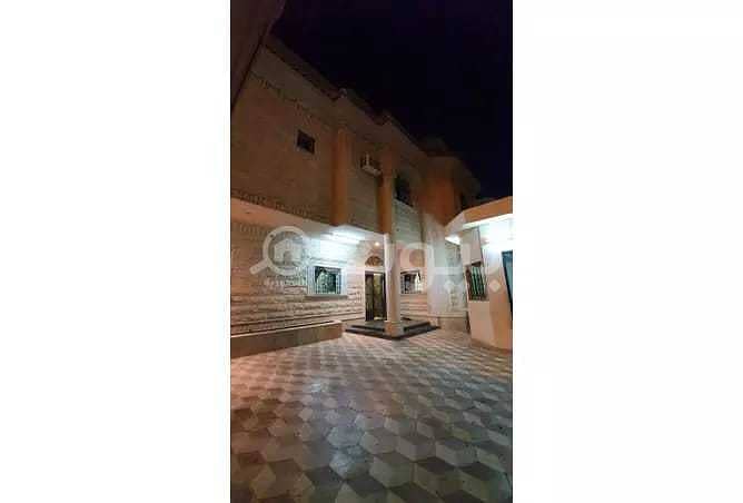 Villa floor and 3 apartments for sale in Al Mansourah District, Central Riyadh