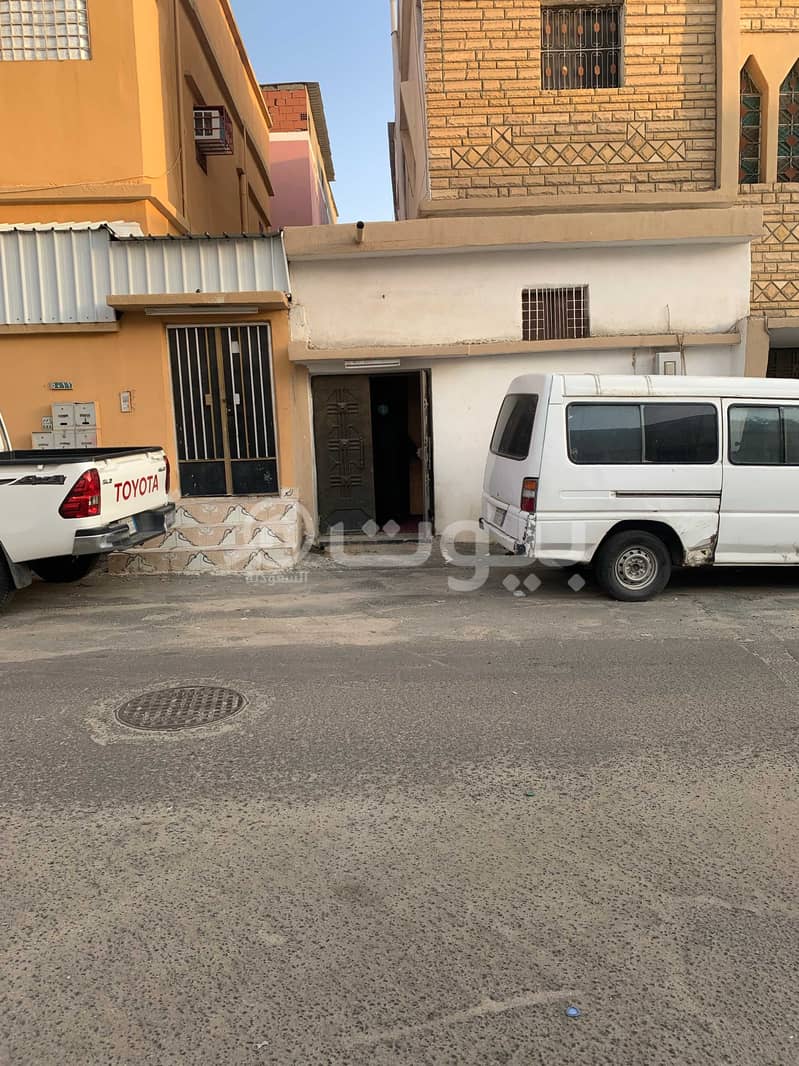 Warehouse for monthly rent in Al Sharafiyah, Khamis Mushait