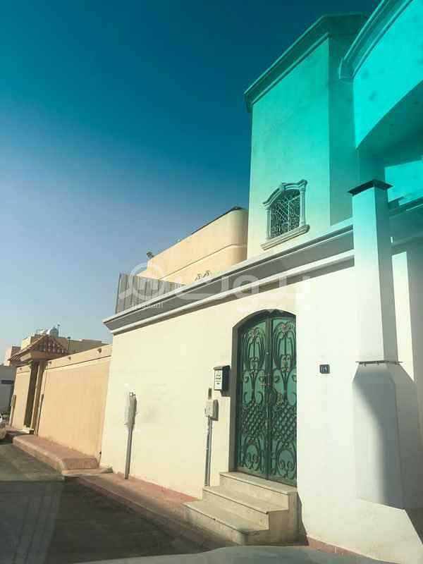 For sale 3 floors in Dhahrat Al Badiah district, west of Riyadh