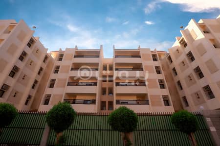 شقة 2 غرفة نوم للايجار في جدة، المنطقة الغربية - شقة فاخرة شبه مفروشة للإيجار بموقع متميز بالقرب من طريق الأندلس الرويس، شمال جدة