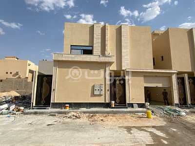 للبيع فيلتين درج صالة وشقتين في النرجس، شمال الرياض