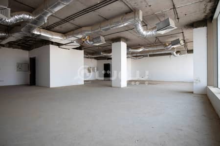 Showroom for Rent in Jeddah, Western Region - Showroom No. 1 for rent in Platini Tower in Al Faisaliyah District, north of Jeddah