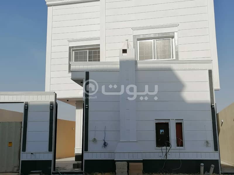 فيلا | درج صالة مع شقتين للبيع بحي طويق، غرب الرياض