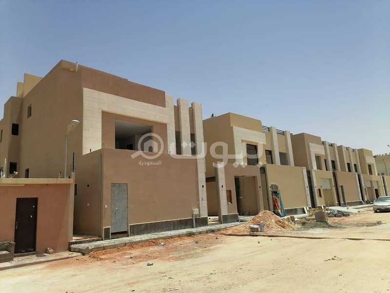 Villas with internal stairs and 2 apartments for sale in Al Munsiyah, East Riyadh