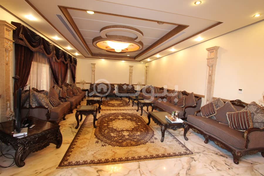 Luxury palace with a Pool for sale in Al Hamra, east of Riyadh