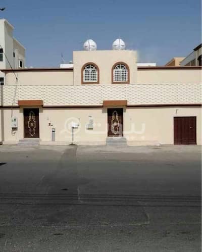 5 Bedroom Floor for Sale in Khamis Mushait, Aseer Region - 2-Apartment Floor | with a yard for sale in Al Waha, Khamis Mushait
