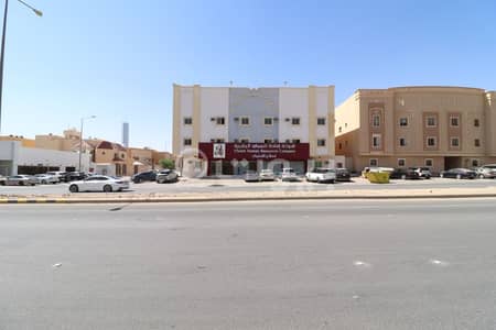 10 Bedroom Commercial Building for Sale in Riyadh, Riyadh Region - Commercial building for sale in Al Sahafah district, north of Riyadh