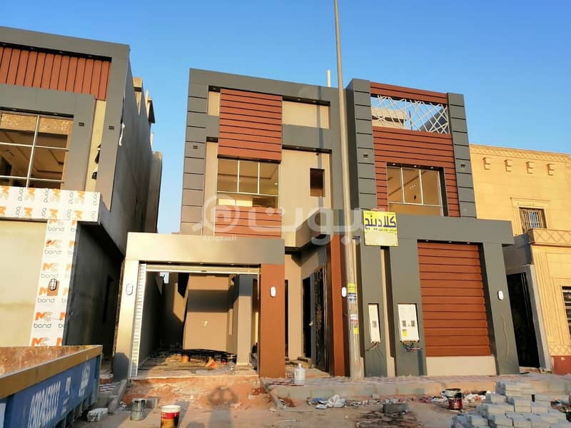 Villa with internal stairs and two apartments for sale in Al Munsiyah district, west of Riyadh